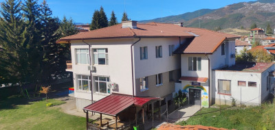 ИНСТАЛИРАТ ФОТОВОЛТАИЧНИ СИСТЕМИ В СГРАДАТА НА ЦЕНТЪРА ЗА НАСТАНЯВАНЕ ОТ СЕМЕЕН ТИП ЗА ДЕЦА В СЕЛО ПАВЕЛСКО