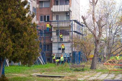 В Пловдив започна енергийното обновяване на многофамилни жилищни сгради със средства от ПВУ