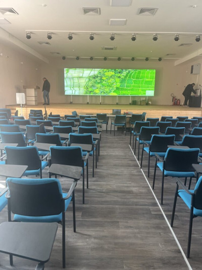 Високотехнологична конферентна зала отваря врати във Ветеринарната гимназия в Ловеч