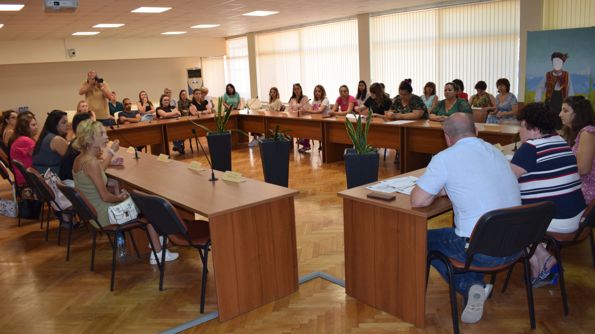 ОИЦ-ВАРНА СЕ ВКЛЮЧИ В ПРЕСКОНФЕРЕНЦИЯ ПО ПРОЕКТА „БЪДЕЩЕ ЗА ДЕЦАТА В ОБЩИНА ДОЛНИ ЧИФЛИК“