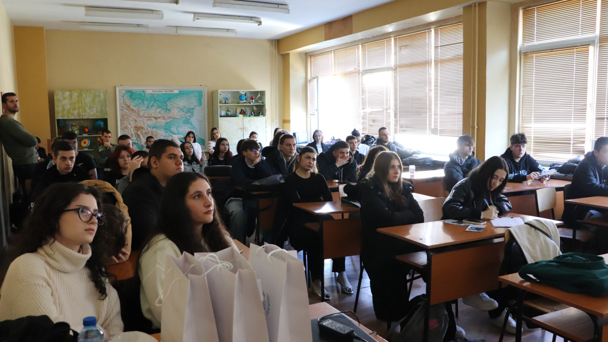 ОИЦ - Бургас гостува в час по Гражданско образование