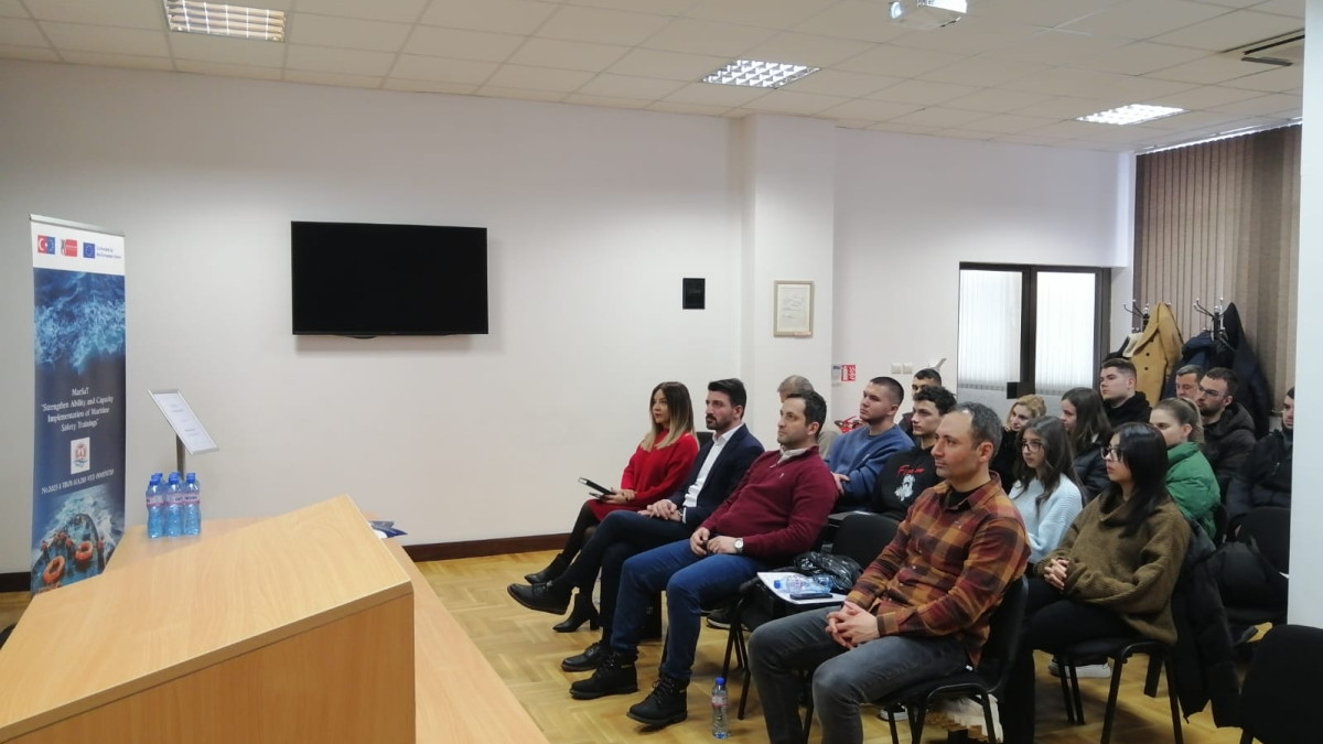 ПО ПРОЕКТ ВЪВ ВАРНЕНСКИ УНИВЕРСИТЕТ ПРОВЕДОХА ОБУЧЕНИЕ ПО МОРСКА БЕЗОПАСНОСТ
