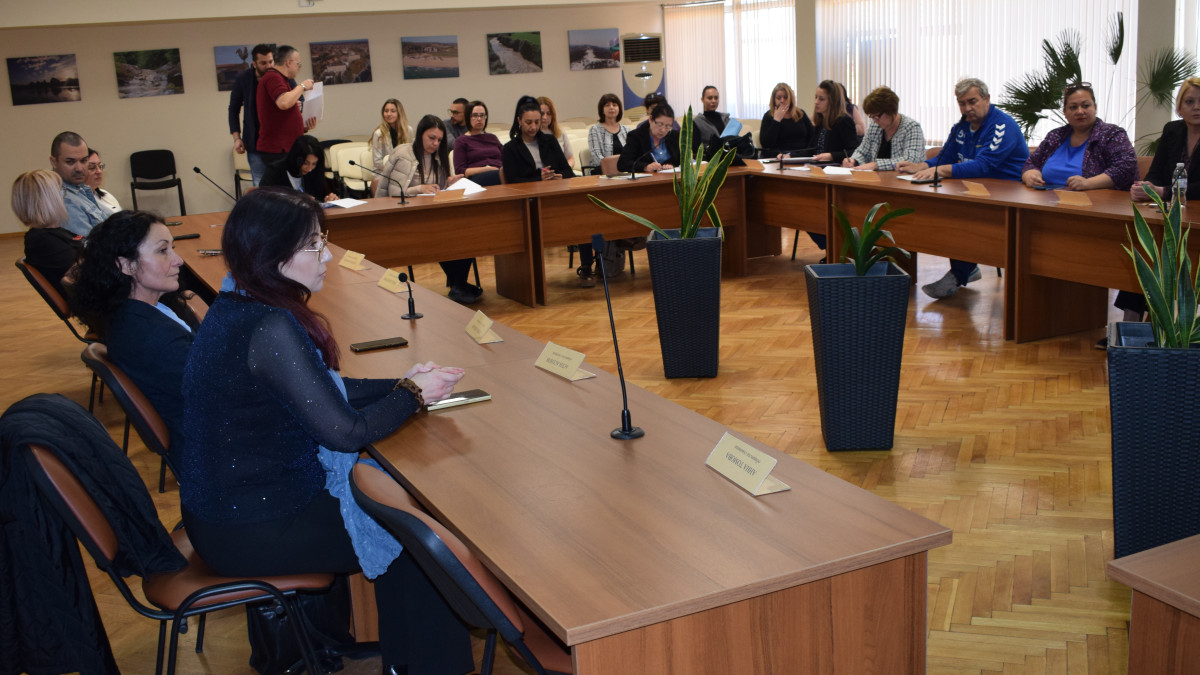 ОИЦ-ВАРНА ОБСЪДИ ПРЕДСТОЯЩИЯ ПРИЕМ НА КИТИ С РЪКОВОДСТВОТО НА ОБЩИНА ДОЛНИ ЧИФЛИК