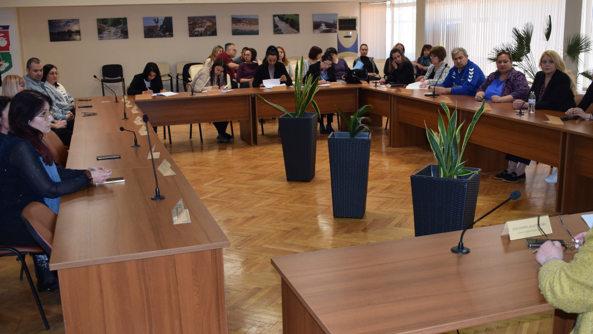 ОИЦ-ВАРНА ОБСЪДИ ПРЕДСТОЯЩИЯ ПРИЕМ НА КИТИ С РЪКОВОДСТВОТО НА ОБЩИНА ДОЛНИ ЧИФЛИК