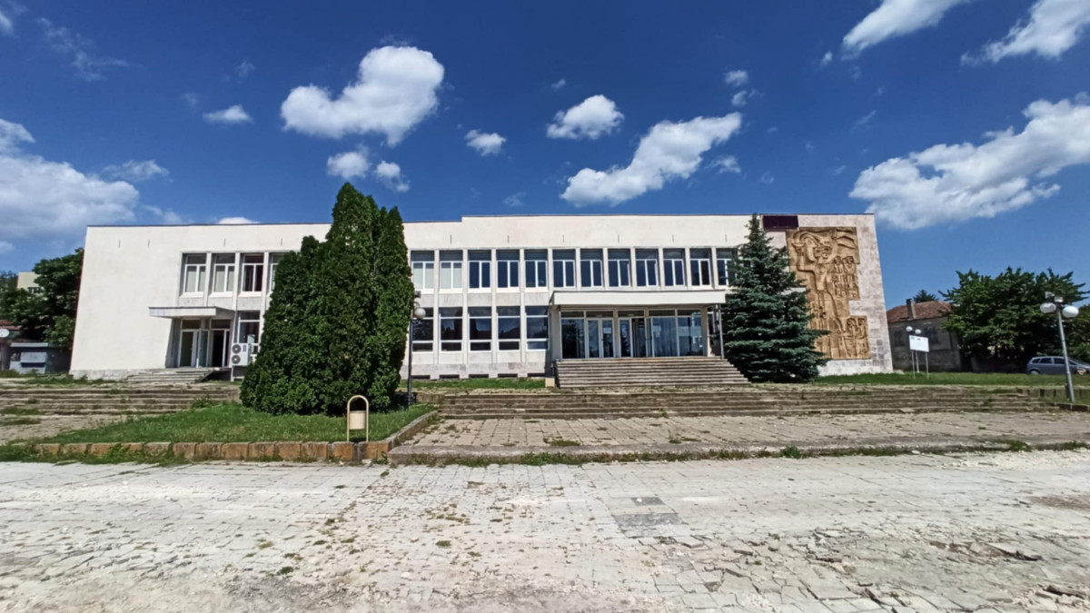 ПО ПРОЕКТ ОБНОВИХА СГРАДАТА НА КУЛТУРНИЯ ДОМ ВЪВ ВЪЛЧИ ДОЛ 