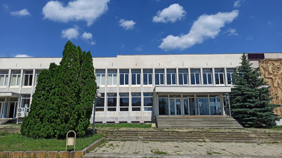 ПО ПРОЕКТ ОБНОВИХА СГРАДАТА НА КУЛТУРНИЯ ДОМ ВЪВ ВЪЛЧИ ДОЛ 