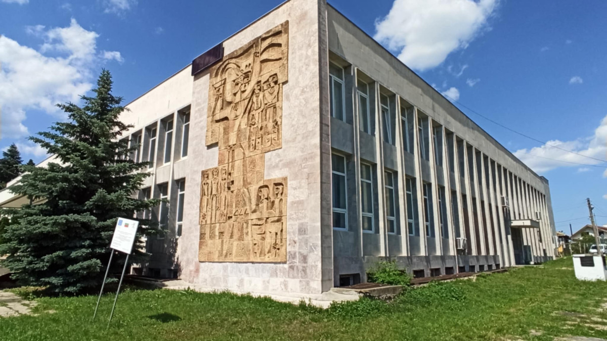 ПО ПРОЕКТ ОБНОВИХА СГРАДАТА НА КУЛТУРНИЯ ДОМ ВЪВ ВЪЛЧИ ДОЛ 