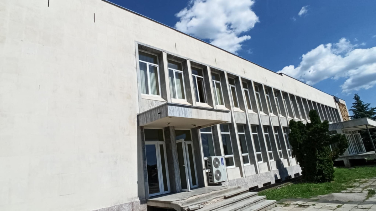 ПО ПРОЕКТ ОБНОВИХА СГРАДАТА НА КУЛТУРНИЯ ДОМ ВЪВ ВЪЛЧИ ДОЛ 