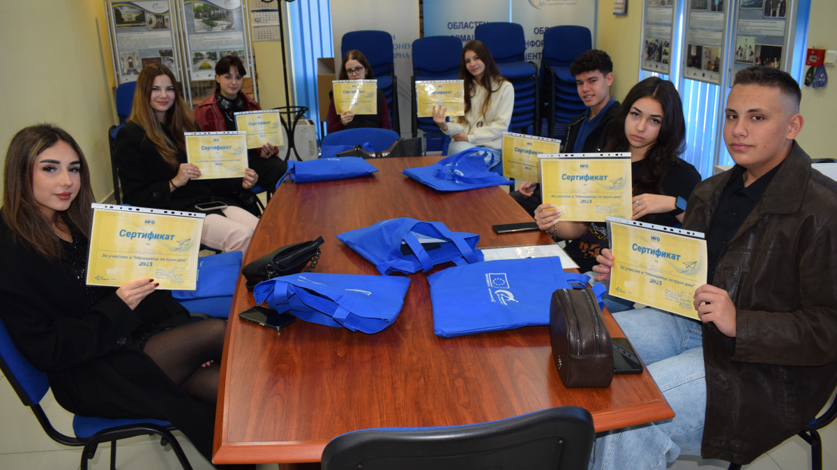 „Мениджъри за един ден“ заеха местата на управител и експерти в ОИЦ-Варна