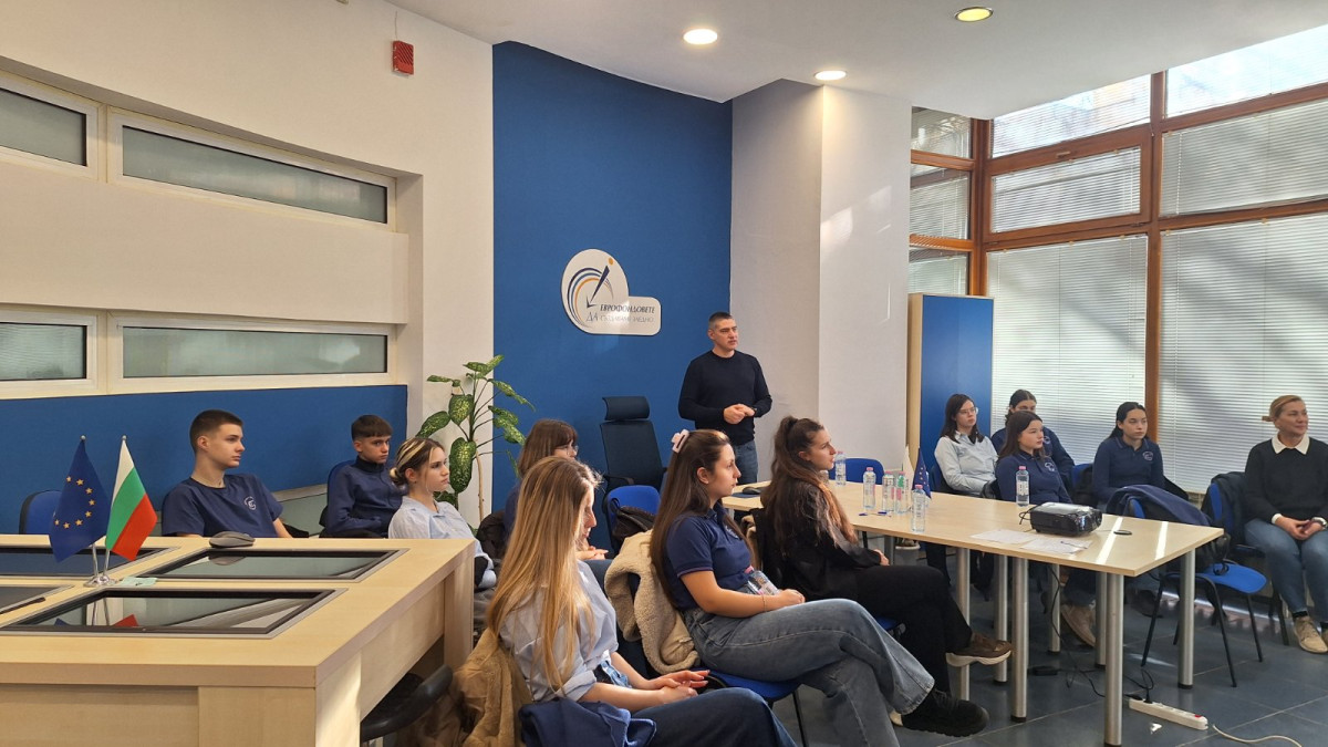 УЧЕНИЦИ ПОСЛАНИЦИ НА ЕП В ОИЦ - ПАЗАРДЖИК 1