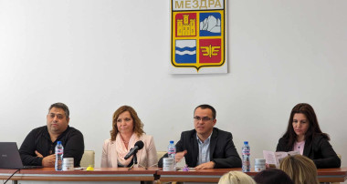 Проект: „Създаване на Майчини центрове за подобрено включване на уязвими групи в община Ботевград и община Мездра“.