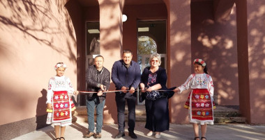 ОУ В. Априлов