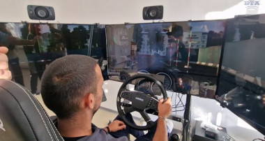 ПРОФЕСИОНАЛНАТА ГИМНАЗИЯ ПО ТЕХНИКА И ТЕХНОЛОГИИ „ХРИСТО БОТЕВ“ В СМОЛЯН ИМА НОВ АВТОСИМУЛАТОР