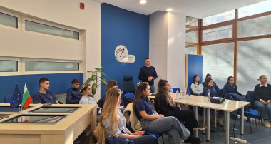 УЧЕНИЦИ ПОСЛАНИЦИ НА ЕП В ОИЦ - ПАЗАРДЖИК