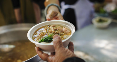 ОБЩИНА СМОЛЯН ПРОДЪЛЖАВА ДА ПРЕДОСТАВЯ ТОПЪЛ ОБЯД ЗА НУЖДАЕЩИ СЕ