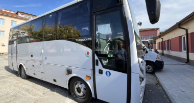Нов училищен автобус за Националната професионална гимназия по ветеринарна медицина в Ловеч по проект с европейско финансиране